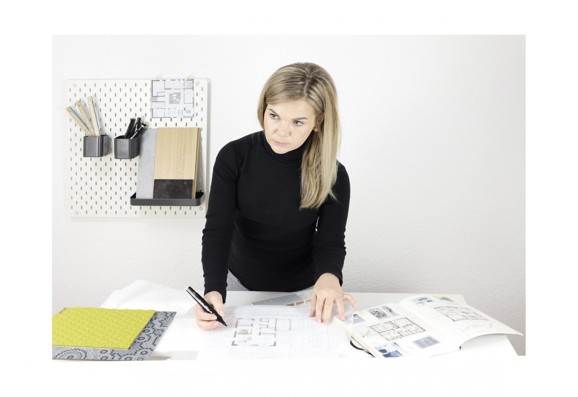 Werdegang – Viktoria Exler, Innenarchitektur Innenarchitektin Viktoria Exler bei der Projektplanung – Beratung in der Rhein-Neckar-Region